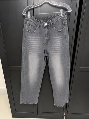 Men's Gray Washed Straight-Leg Jeans